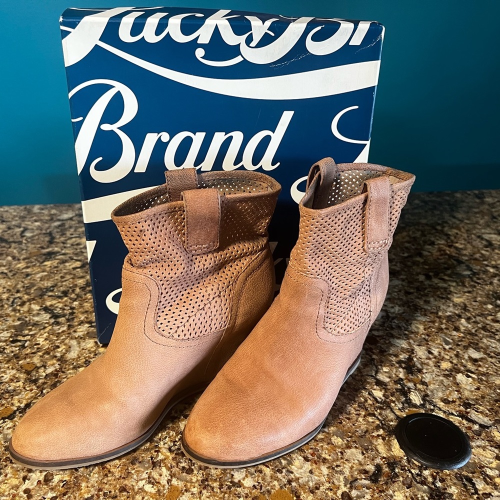 Lucky Brand bootie Style LK-Keno color wheat or tan size 8.5